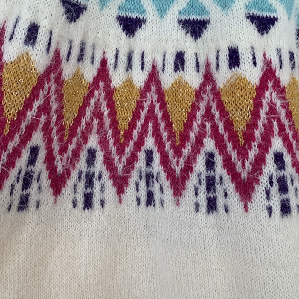 Time and Tru soft sweater in colorful print size 16-18 - Picture 9 of 12